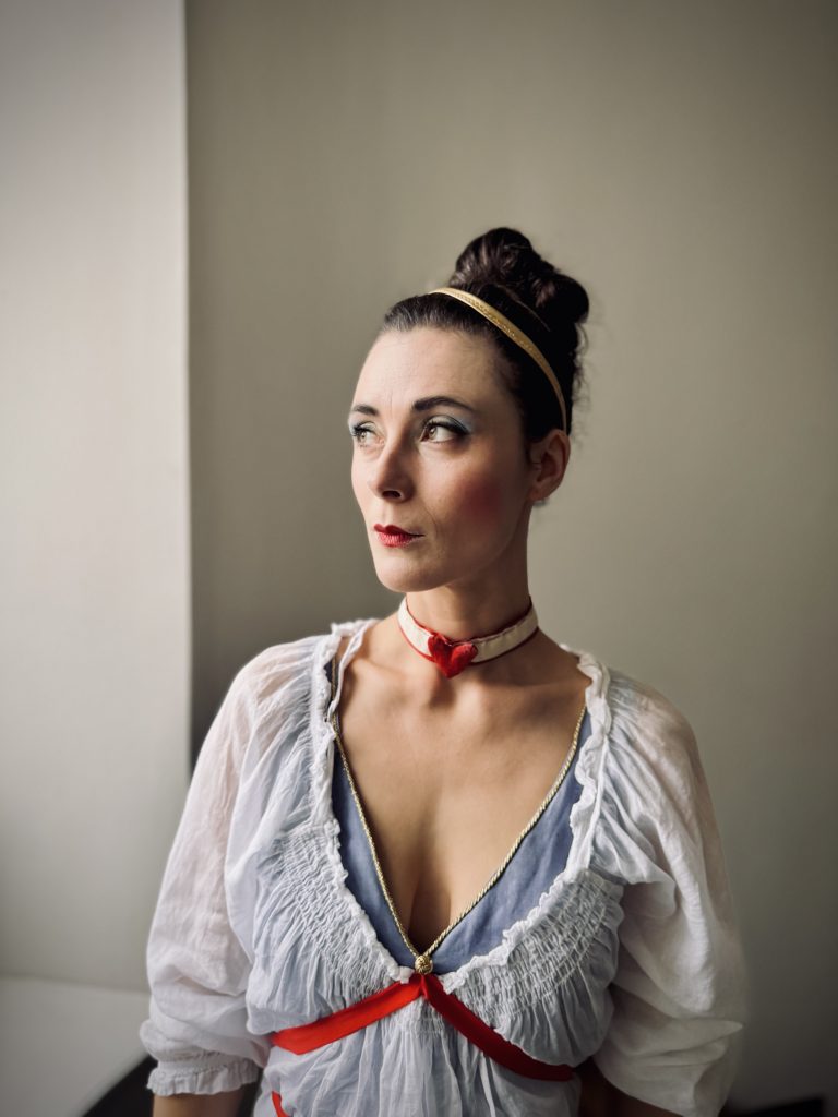 Elena Harsányi, Venus