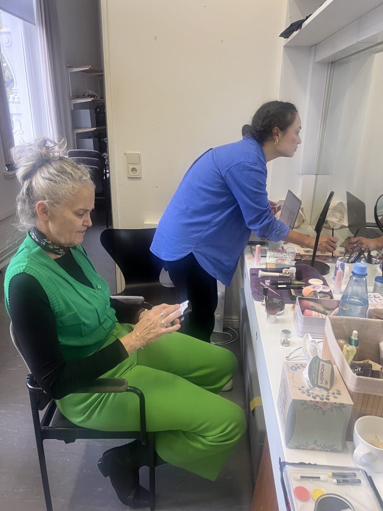 Unsere Maske: Kerstin Druivenga-Kreitsmann und Brianna Meese